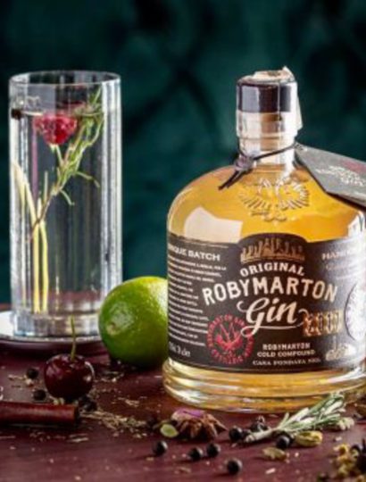 Roby Marton Gin Original con cocktail Gin Tonic lime e rosmarino