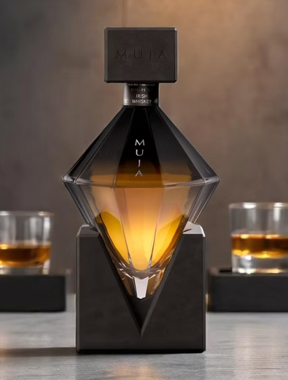 Muja Rosapetra Irish Whiskey bottiglia diamante con bicchieri degustazione